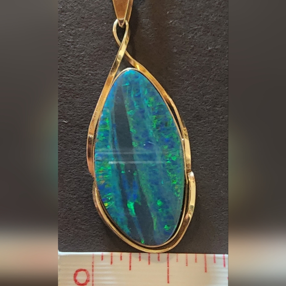 Australian boulder doublet opal pendant set in 14k gold - Picture 2 of 7